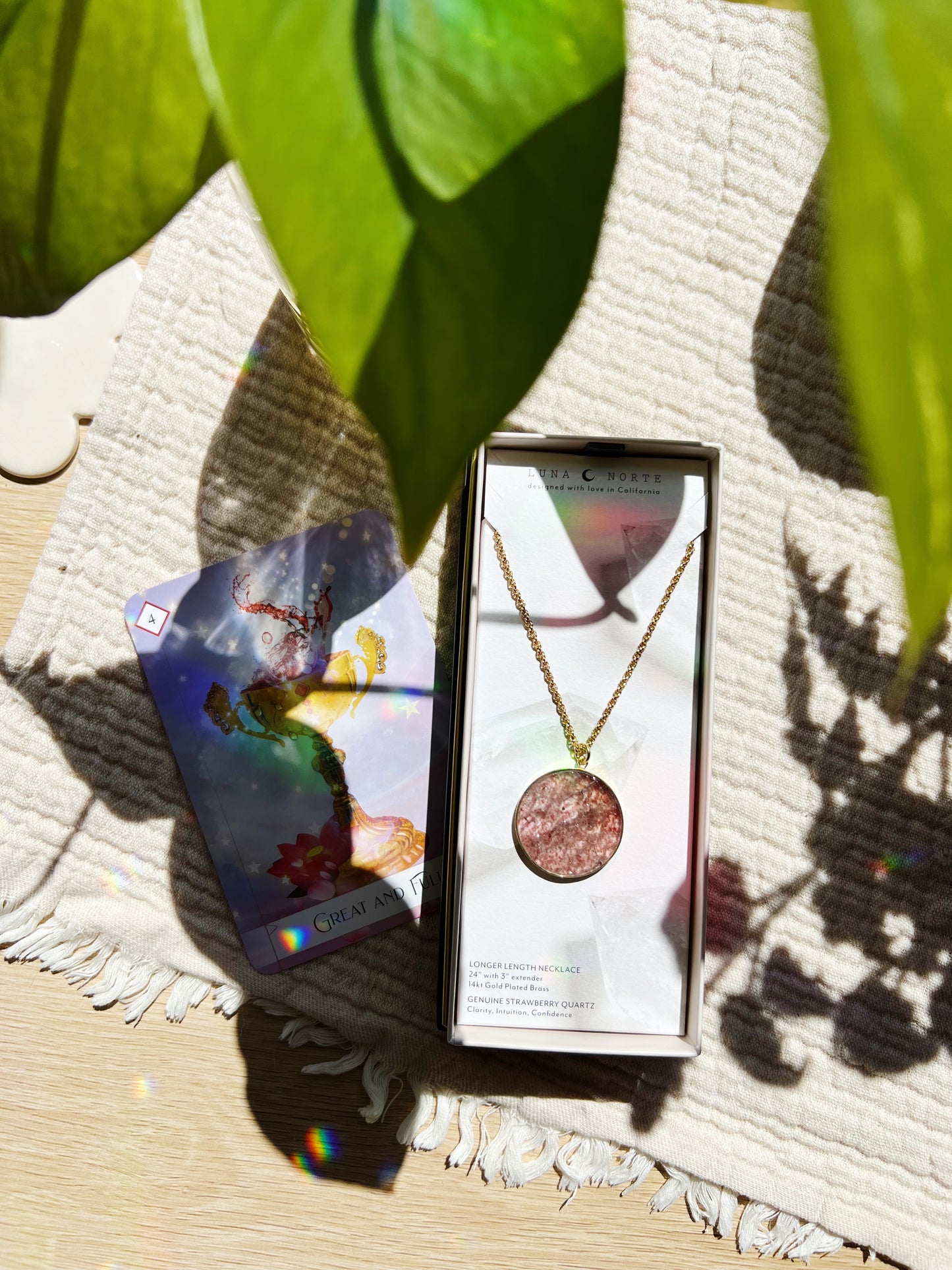 Strawberry Moon Long Medallion Halskjede - Strawberry Quartz