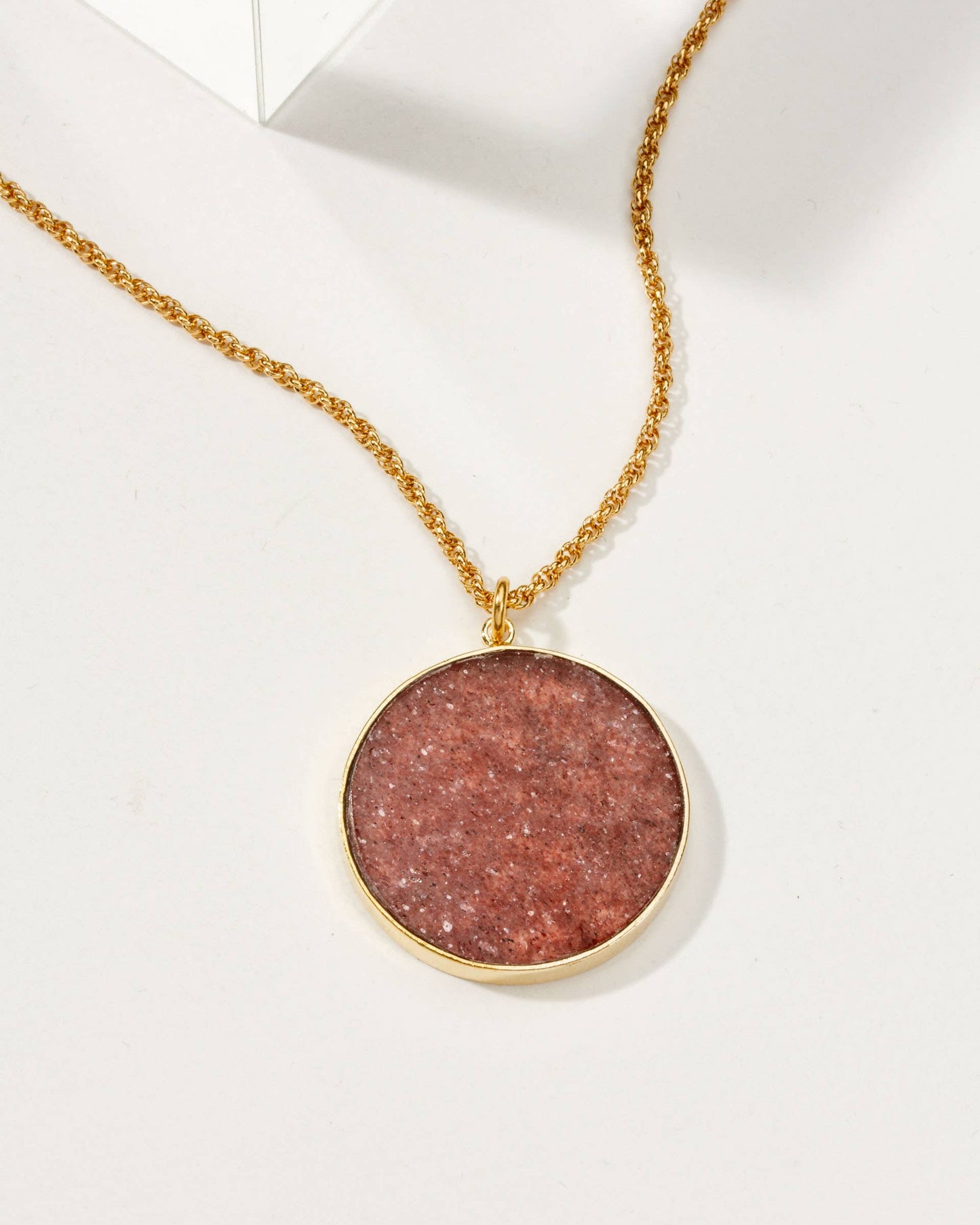 Strawberry Moon Long Medallion Halskjede - Strawberry Quartz