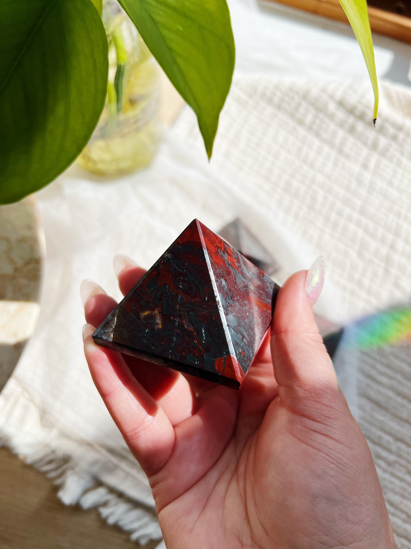 Jaspilite Hematite & Jasper krystall Pyramide