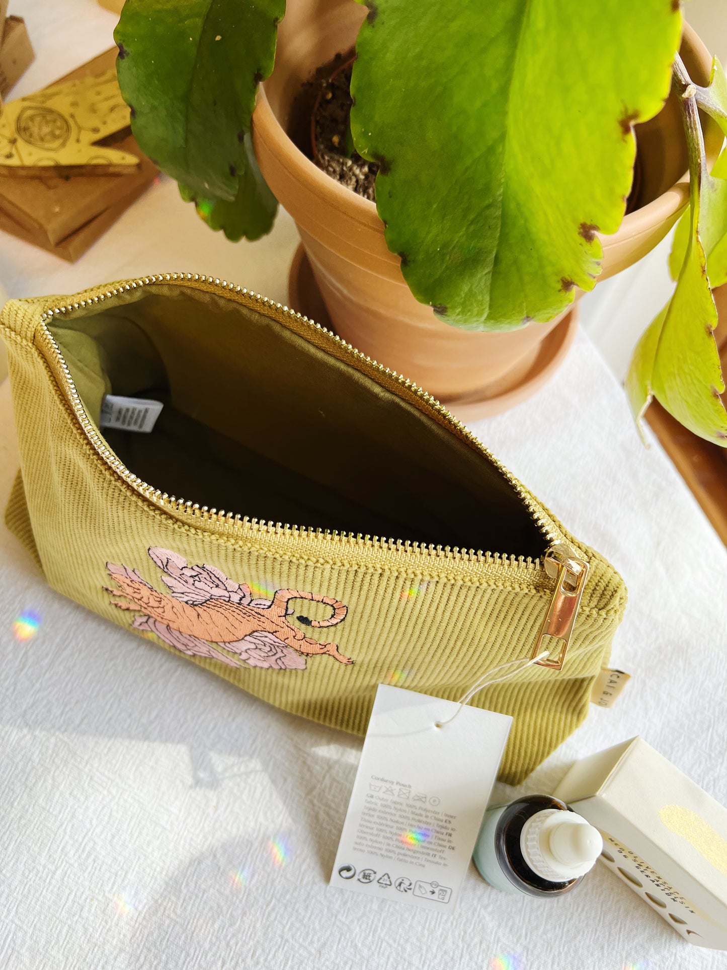 Medium Corduroy Pouch Olive Tiger