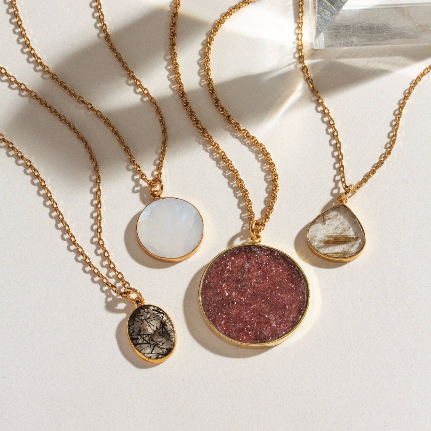 Strawberry Moon Long Medallion Halskjede - Strawberry Quartz