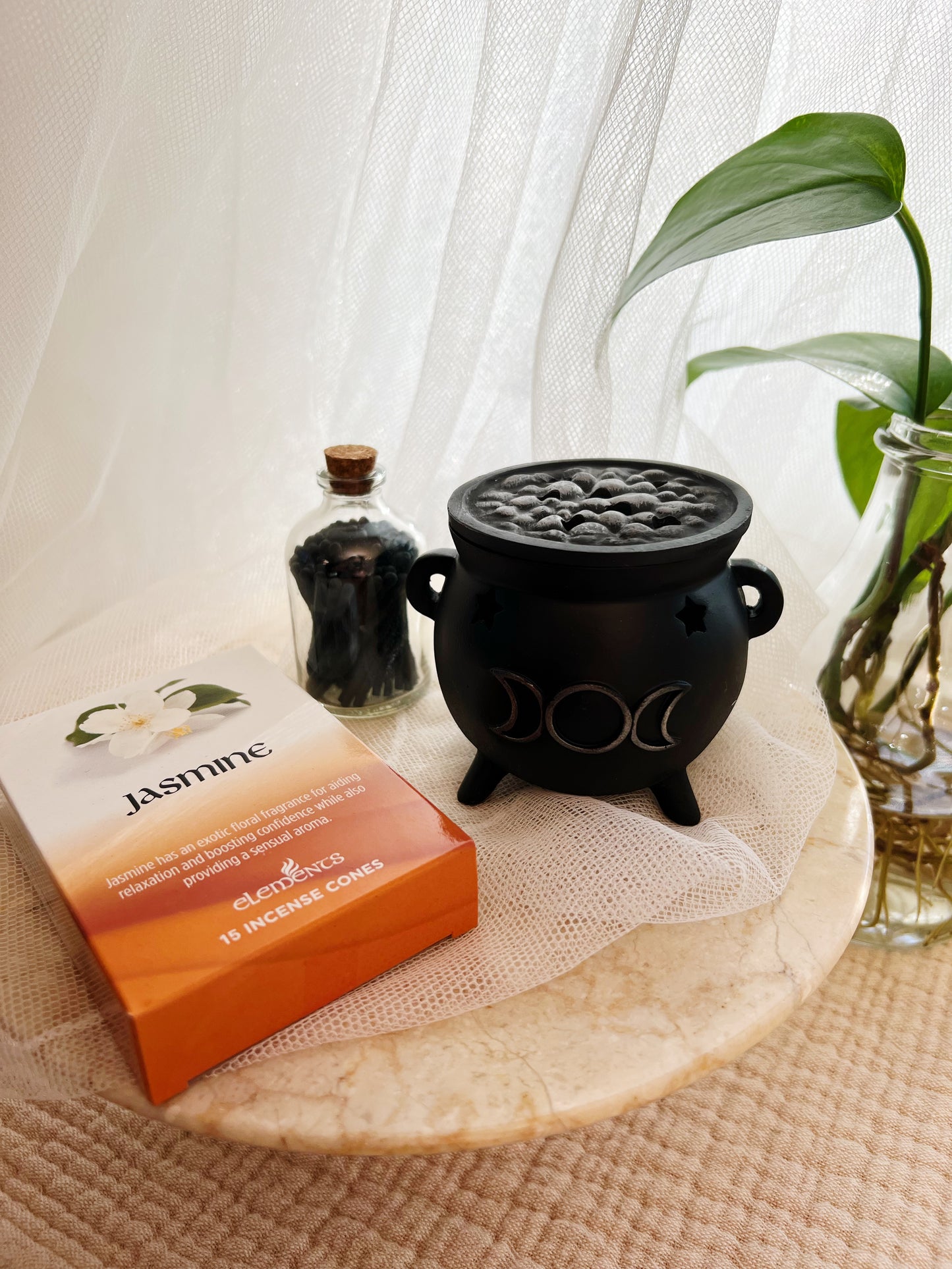 Gothic Triple Moon Cauldron Røkelseskjegleholder