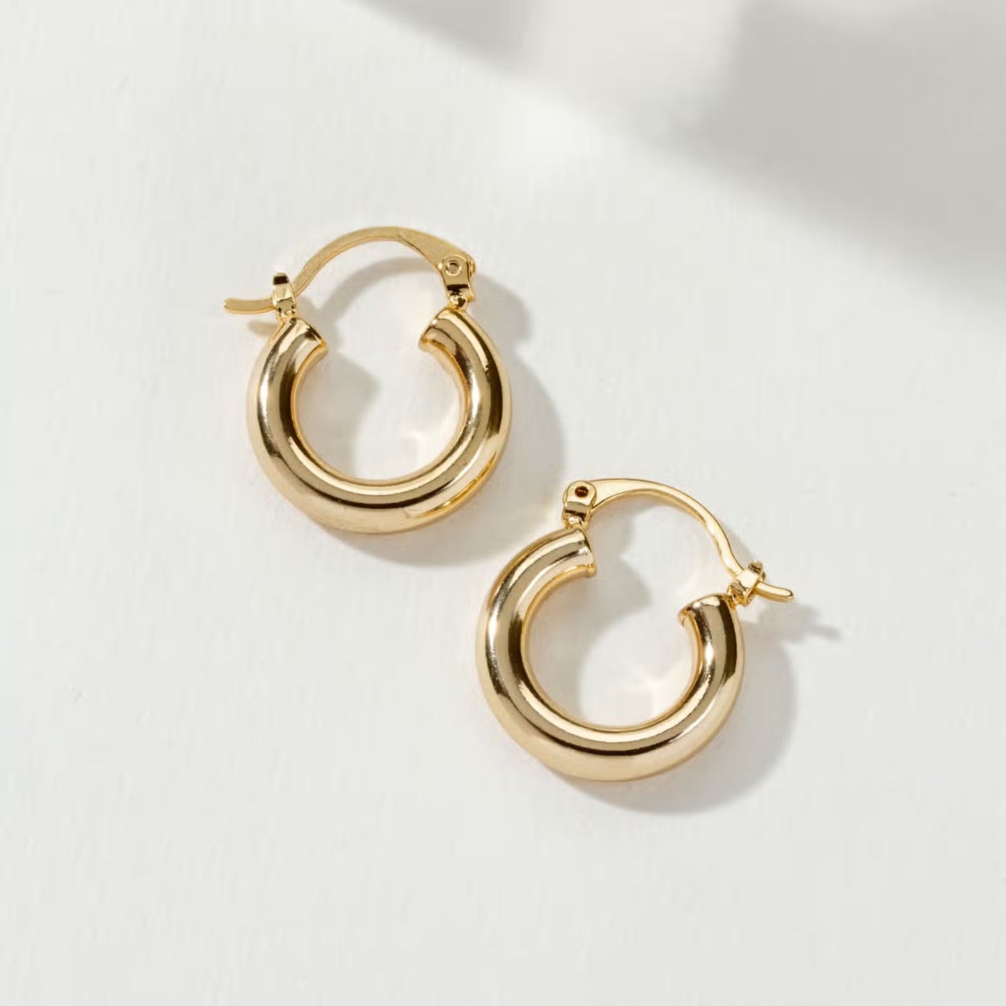 Understated Hoop Øredobber