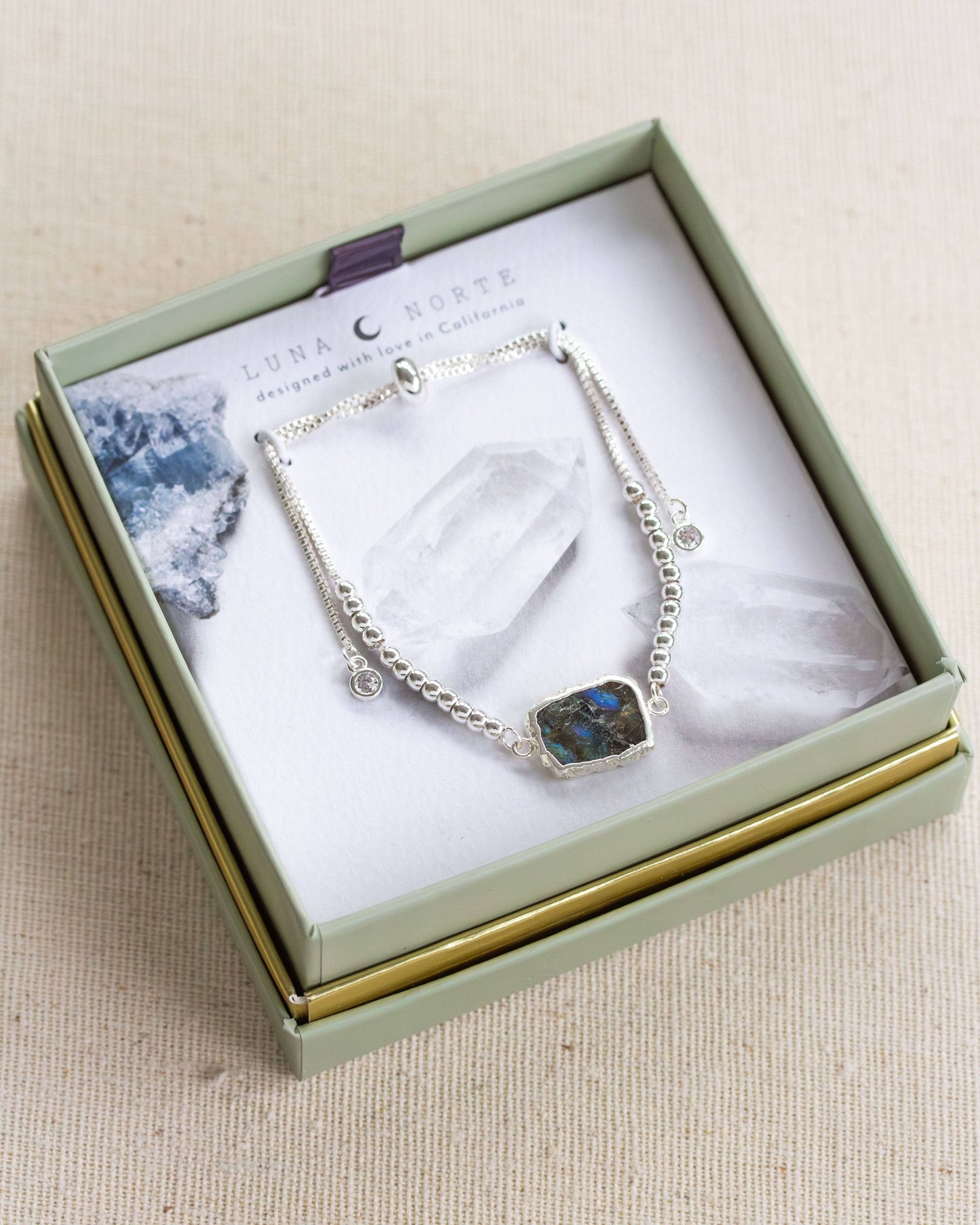 Stone and Silver Skies Armbånd i Sølv – Labradoritt