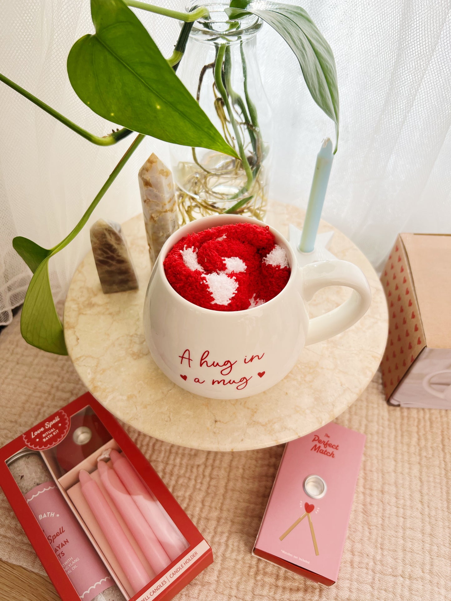 Hug in a Mug Hjertekopp og Sokker Gavesett