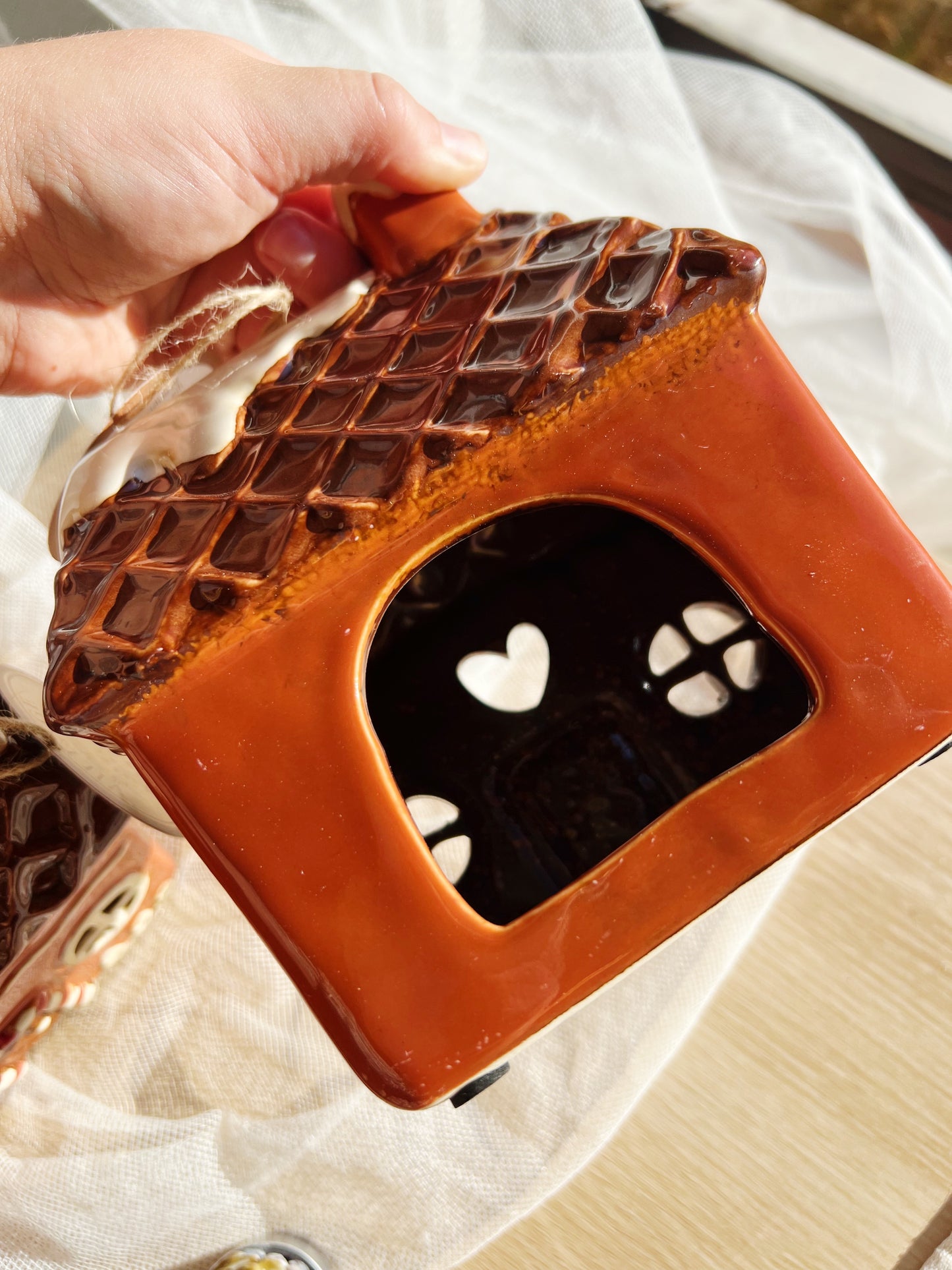Pepperkakehus med glasur – Telysholder