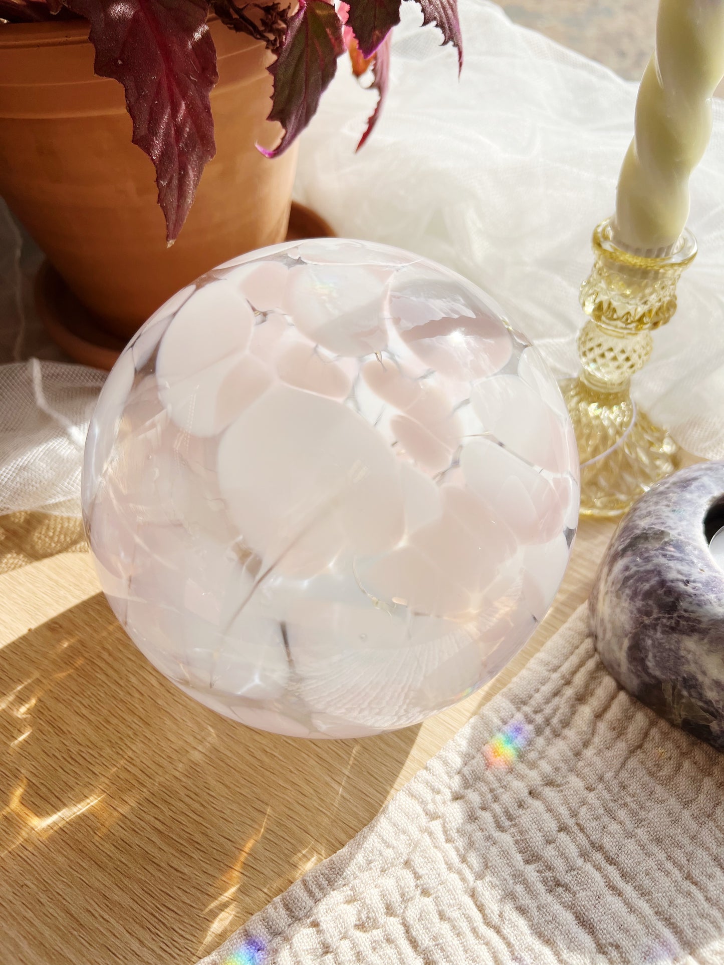 Håndblåst Led-kulelampe i glass – Pink