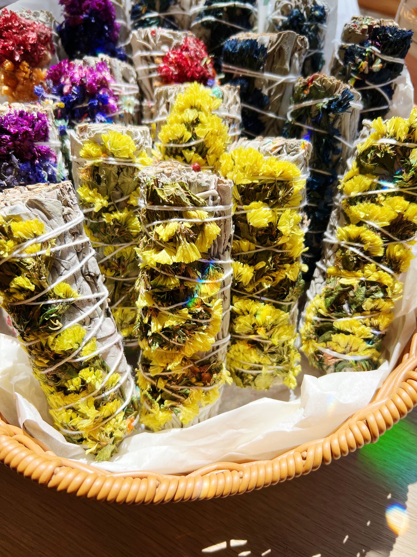 Hvit Salvie med Gul Sinuata Smudge Stick