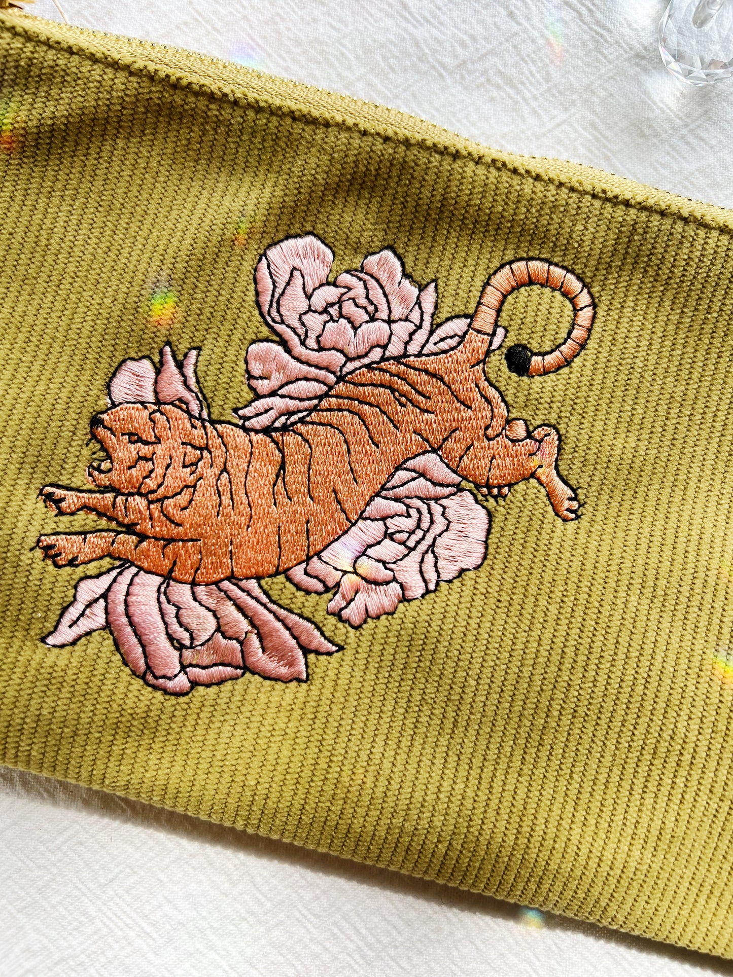 Medium Corduroy Pouch Olive Tiger