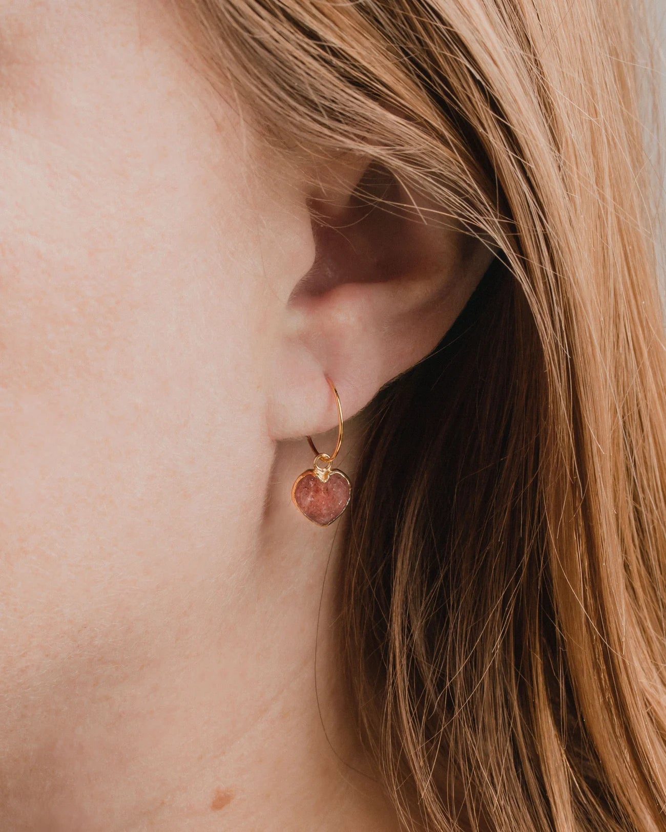 Conversation Heart Mini Hoop Øreringer - "Coffee" Moonstone