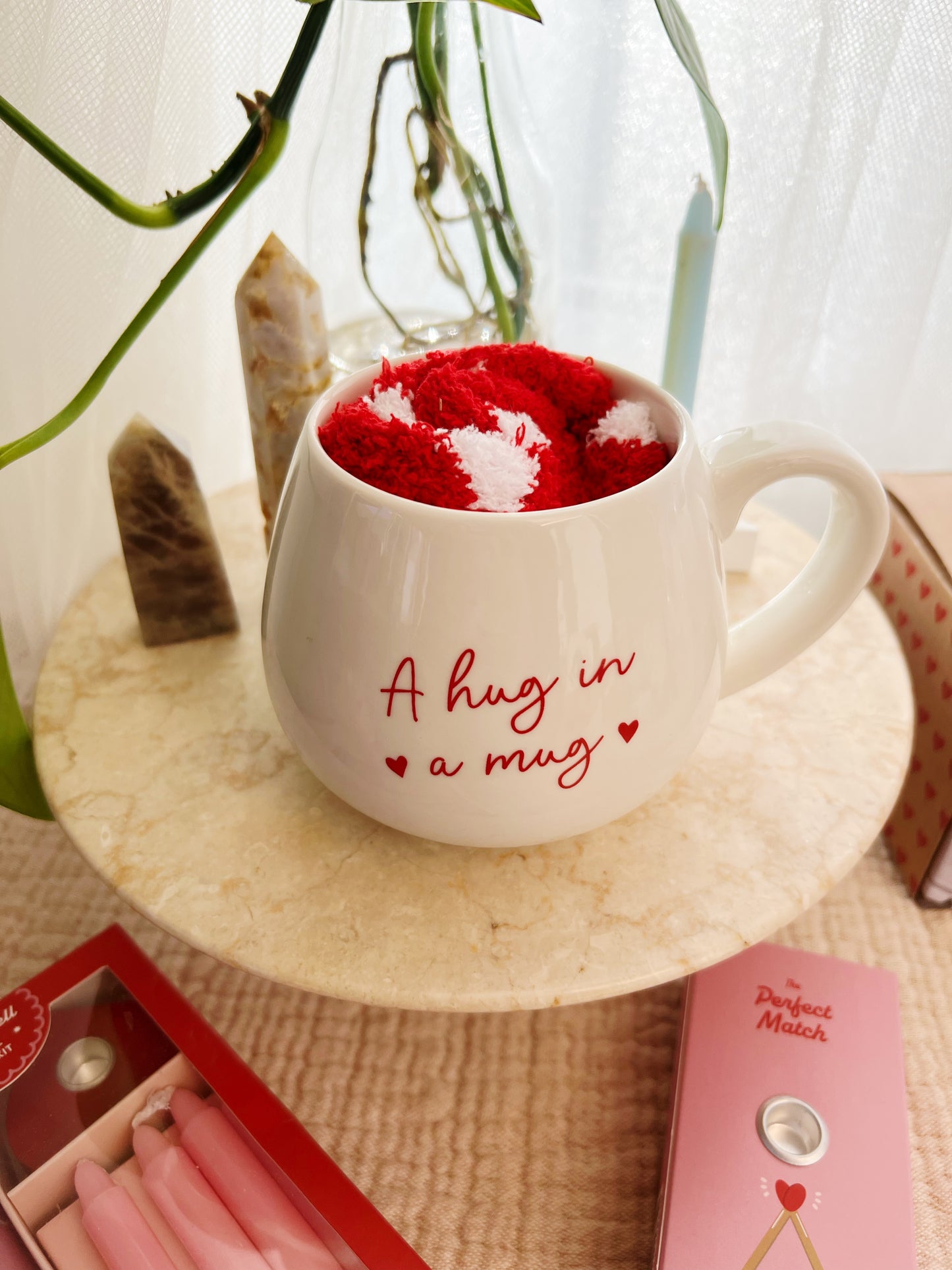 Hug in a Mug Hjertekopp og Sokker Gavesett