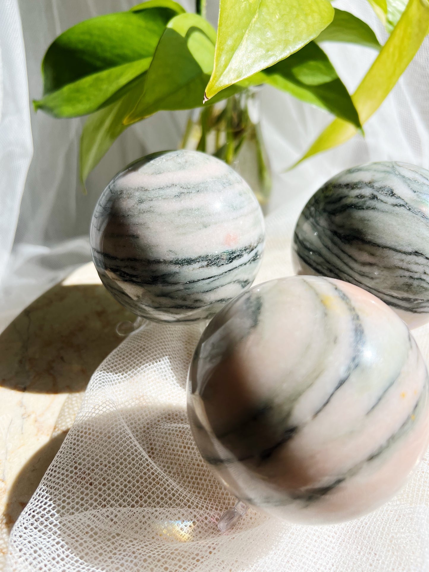 Zebra Kalsitt Krystallkule – 70-80mm 560g