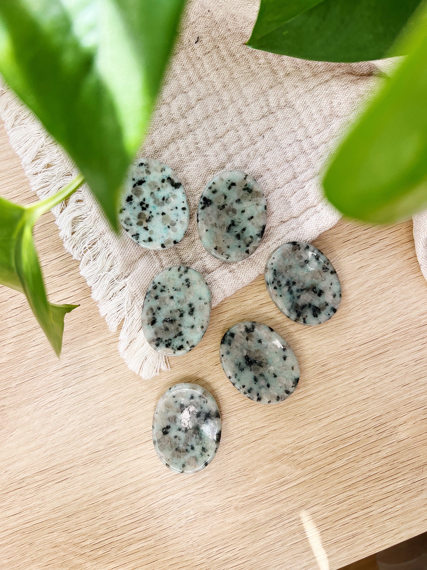 Kiwi Jaspis Worry Stone Krystall