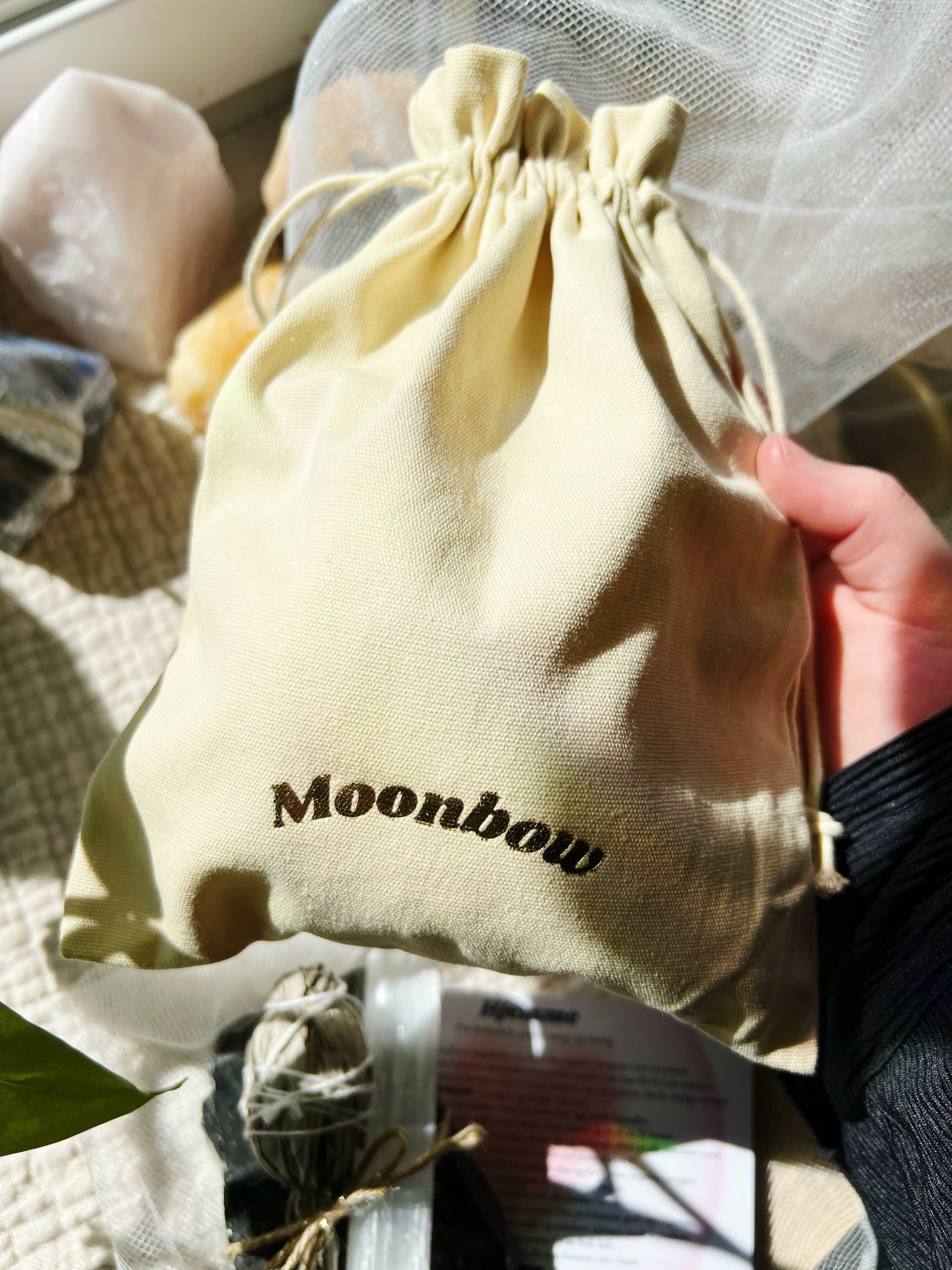 Moonbow Pose Stor