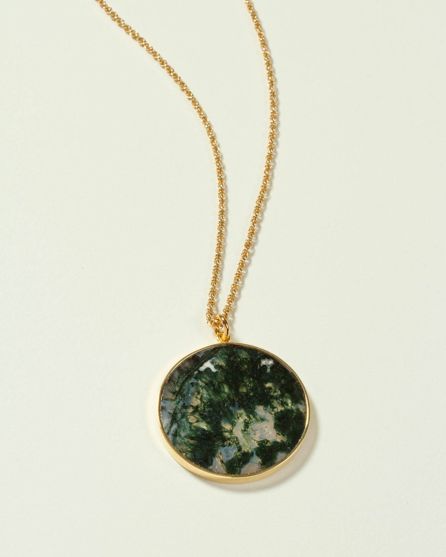 Terrarium Long Medallion Halskjede - Moss Agate