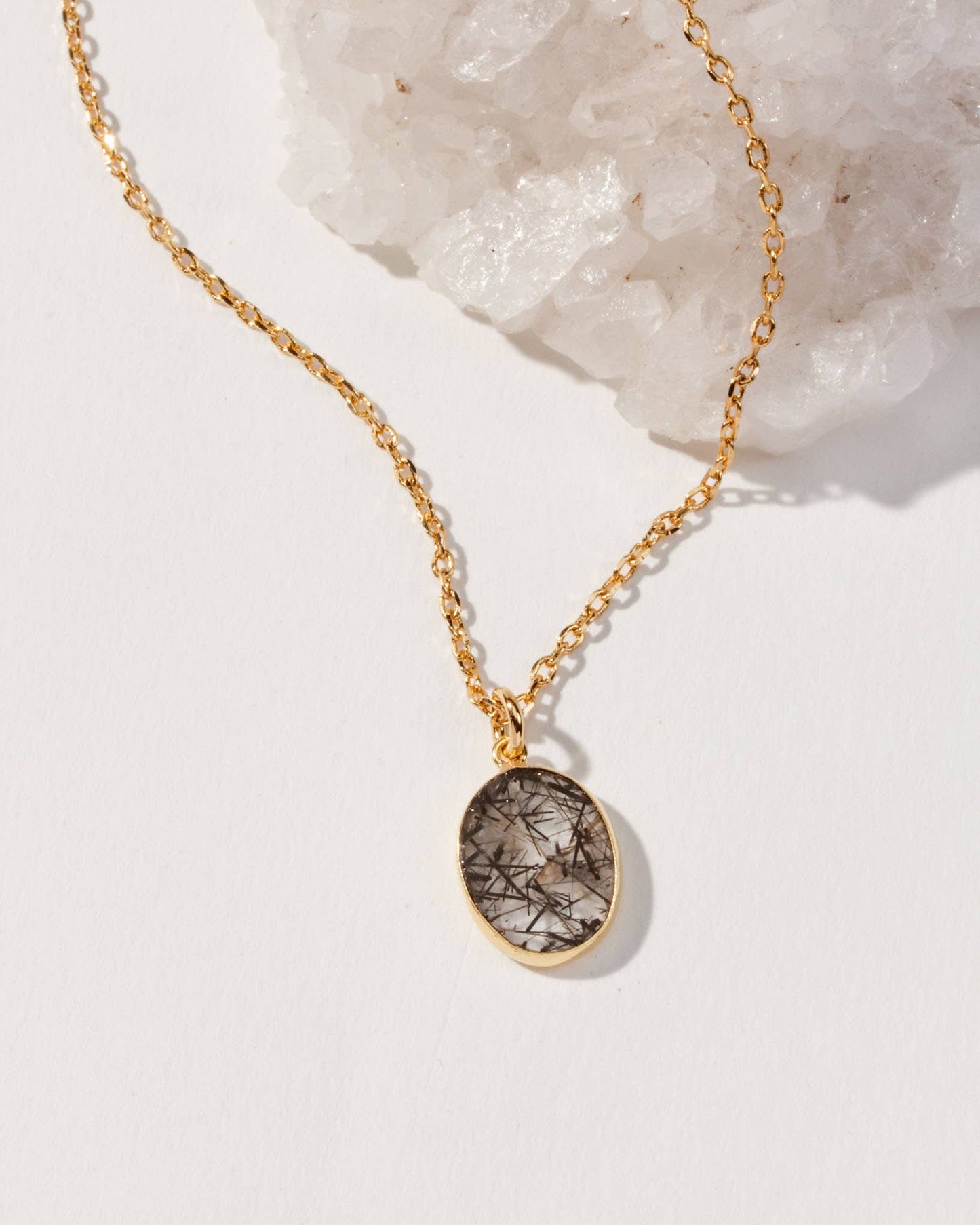 Yin and Yang Long Medallion Halskjede - Tourmalinated Quartz