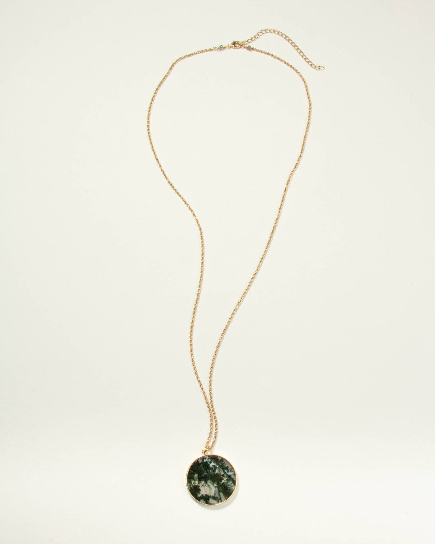 Terrarium Long Medallion Halskjede - Moss Agate