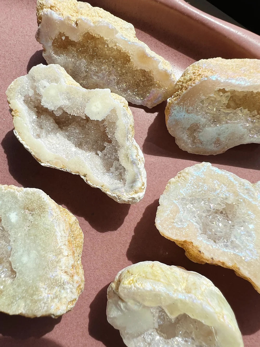 Aura Bergkrystall Halv Geode