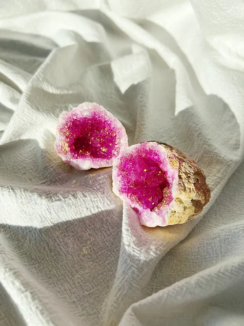Rosa kvartskrystall geode
