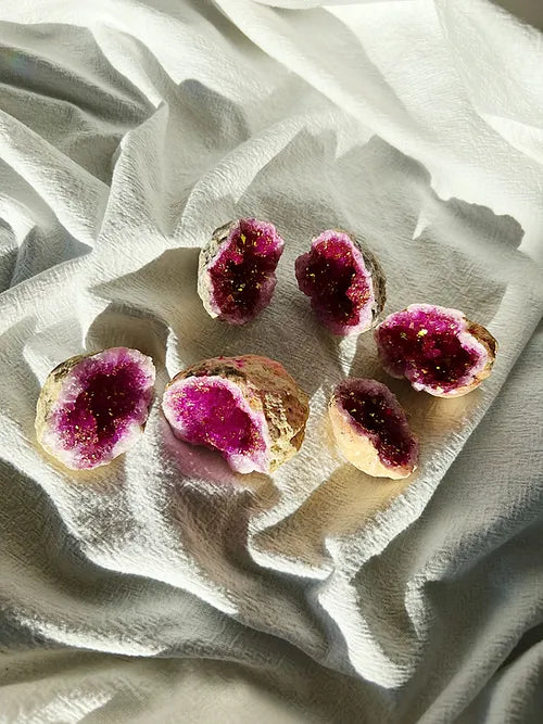Rosa kvartskrystall geode