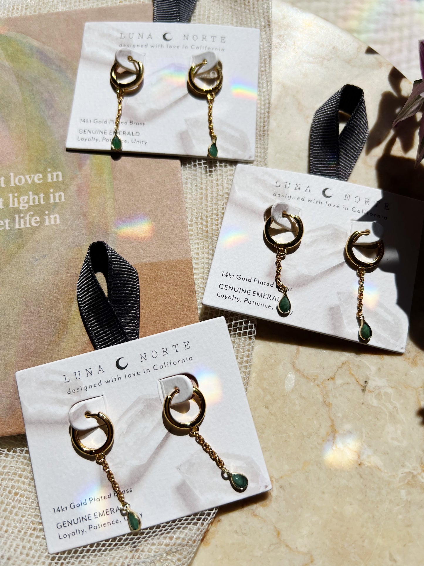 Misty Huggie Hoop Øreringer - Emerald