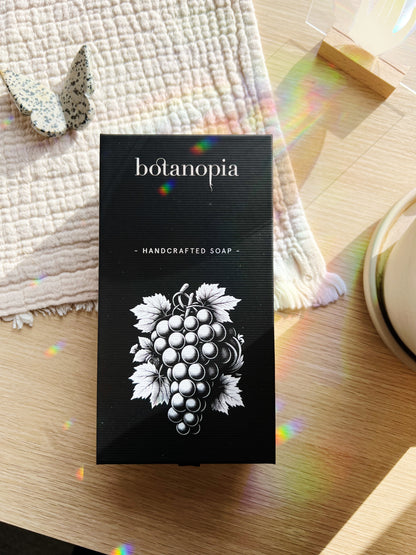 Håndlaget Drueklase Såpe - 100% Olivenolje (Svart)