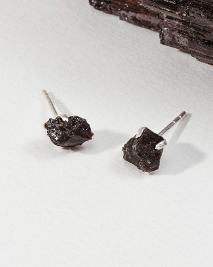 Raw Beauty Post Øredobber - Black Tourmaline