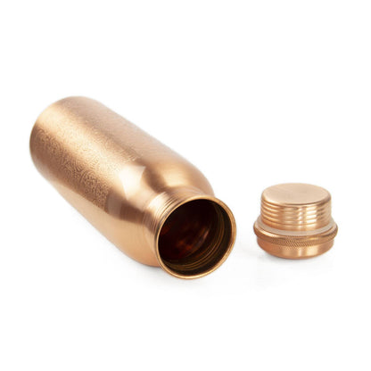 Kobberflaske med skrukork – hamret finish 800ml