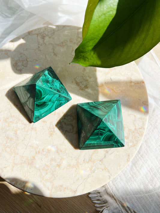 Malakitt Krystall Pyramide 6x6cm