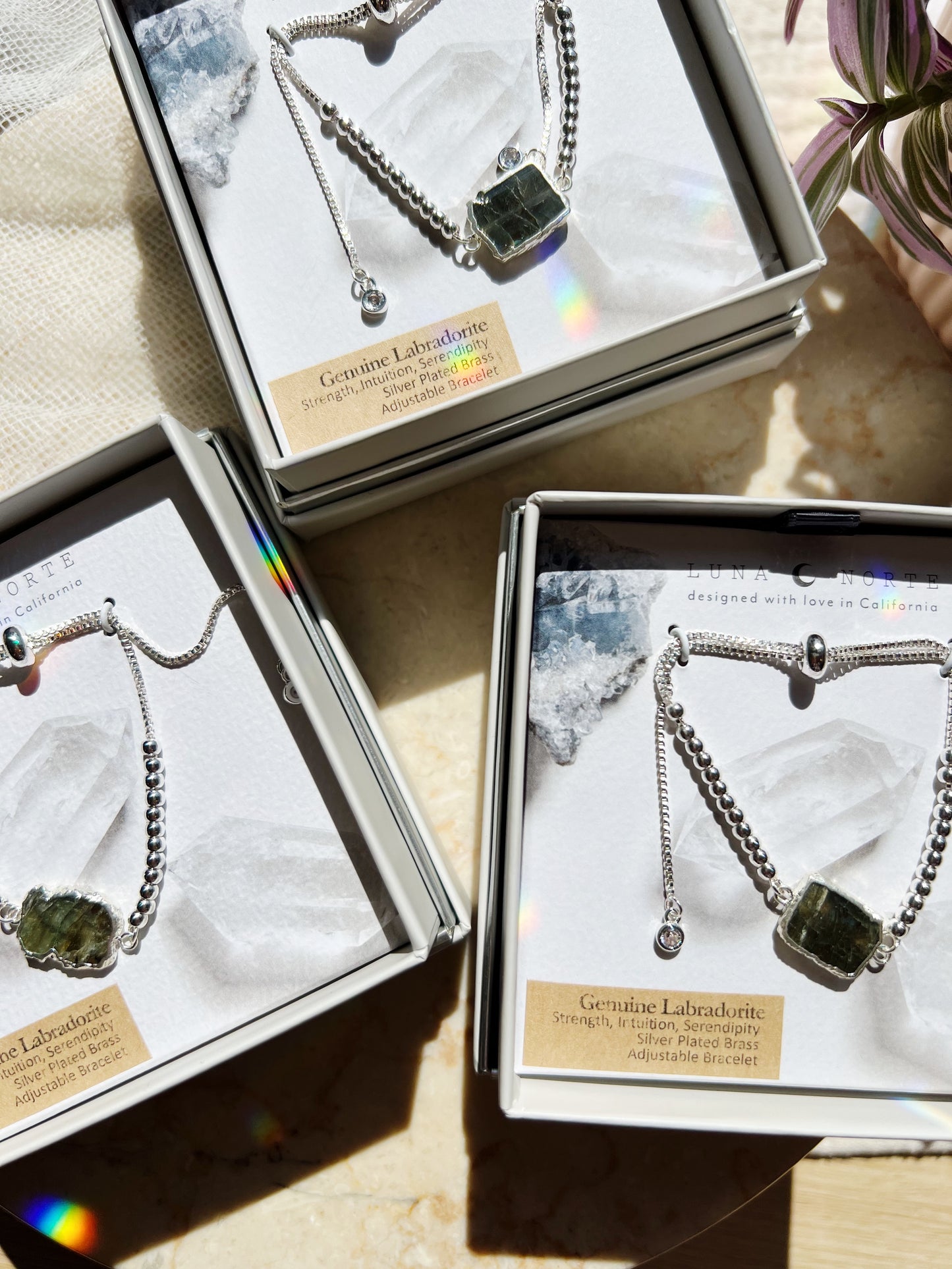 Stone and Silver Skies Armbånd i Sølv – Labradoritt