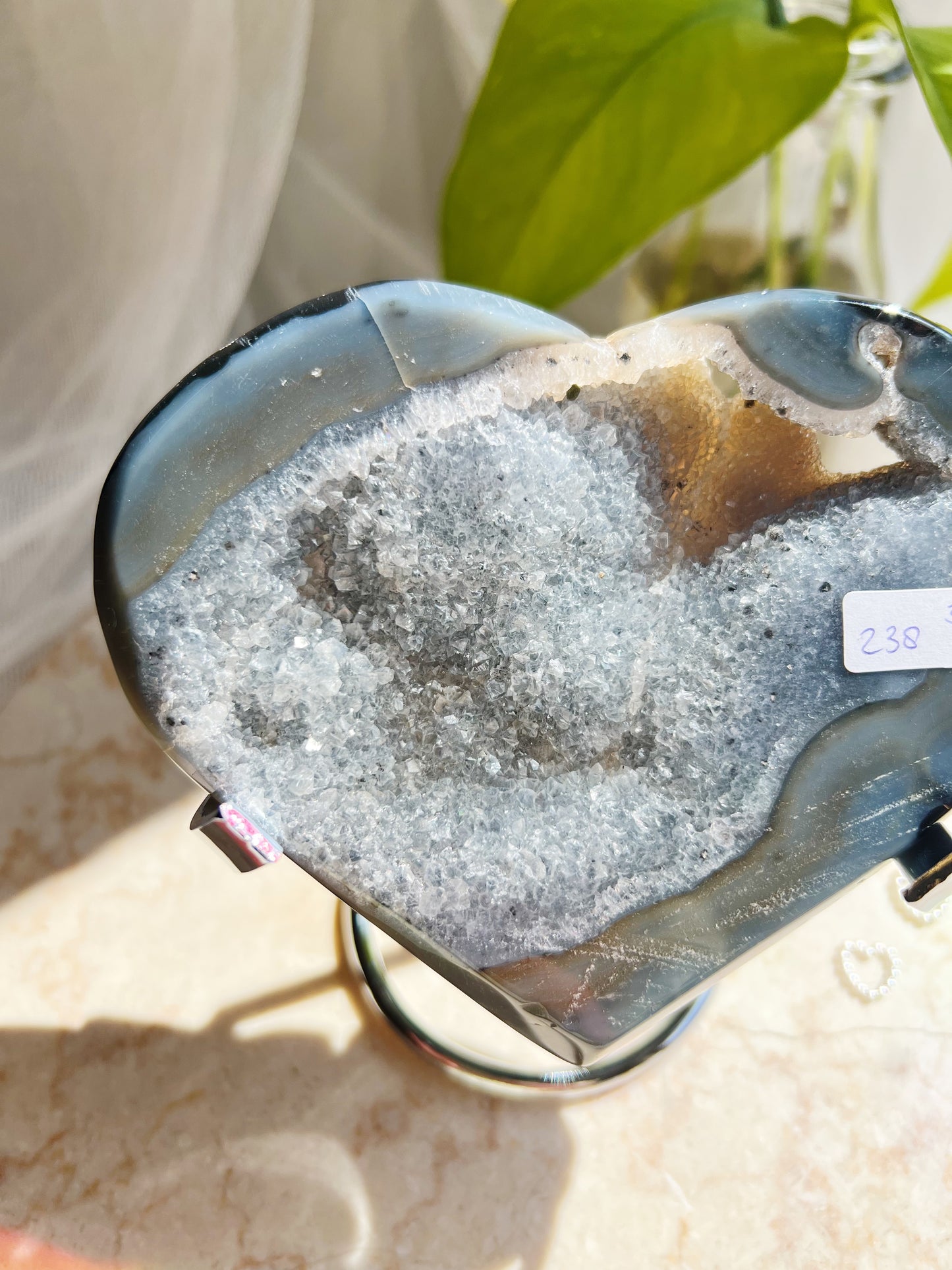 XL Druzy Grå Agat Hjerte på Grått Stativ- #36 238g 12.5cm