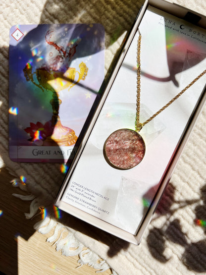 Strawberry Moon Long Medallion Halskjede - Strawberry Quartz
