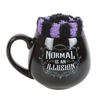 Normal is an Illusion Gothic Krus og Sokker Gavesett (500 ml)