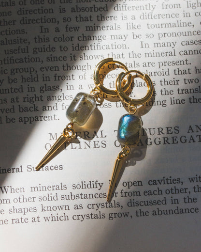 The Gem Spike Huggie Hoop Øreringer - Labradorite