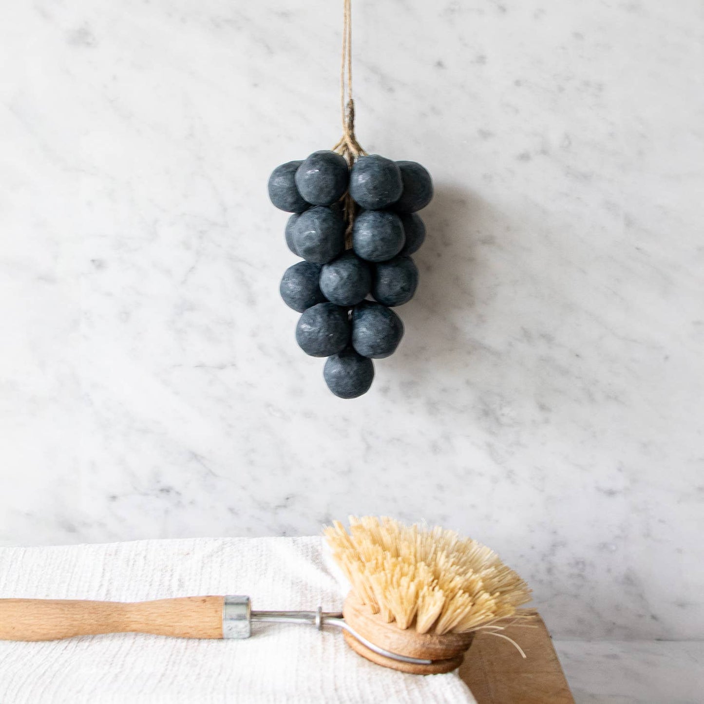 Håndlaget Drueklase Såpe - 100% Olivenolje (Svart)