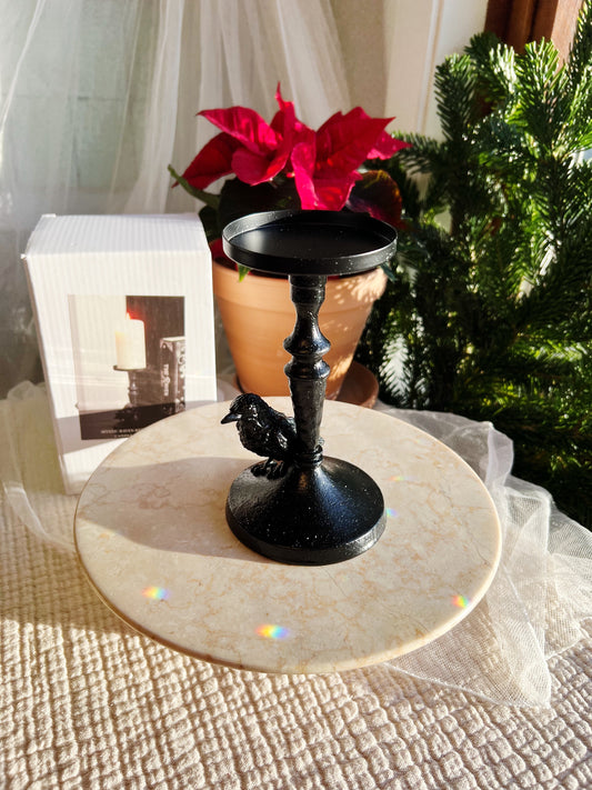 Mystic Raven Lysestake (9.5 x 9.5 x 16 cm)