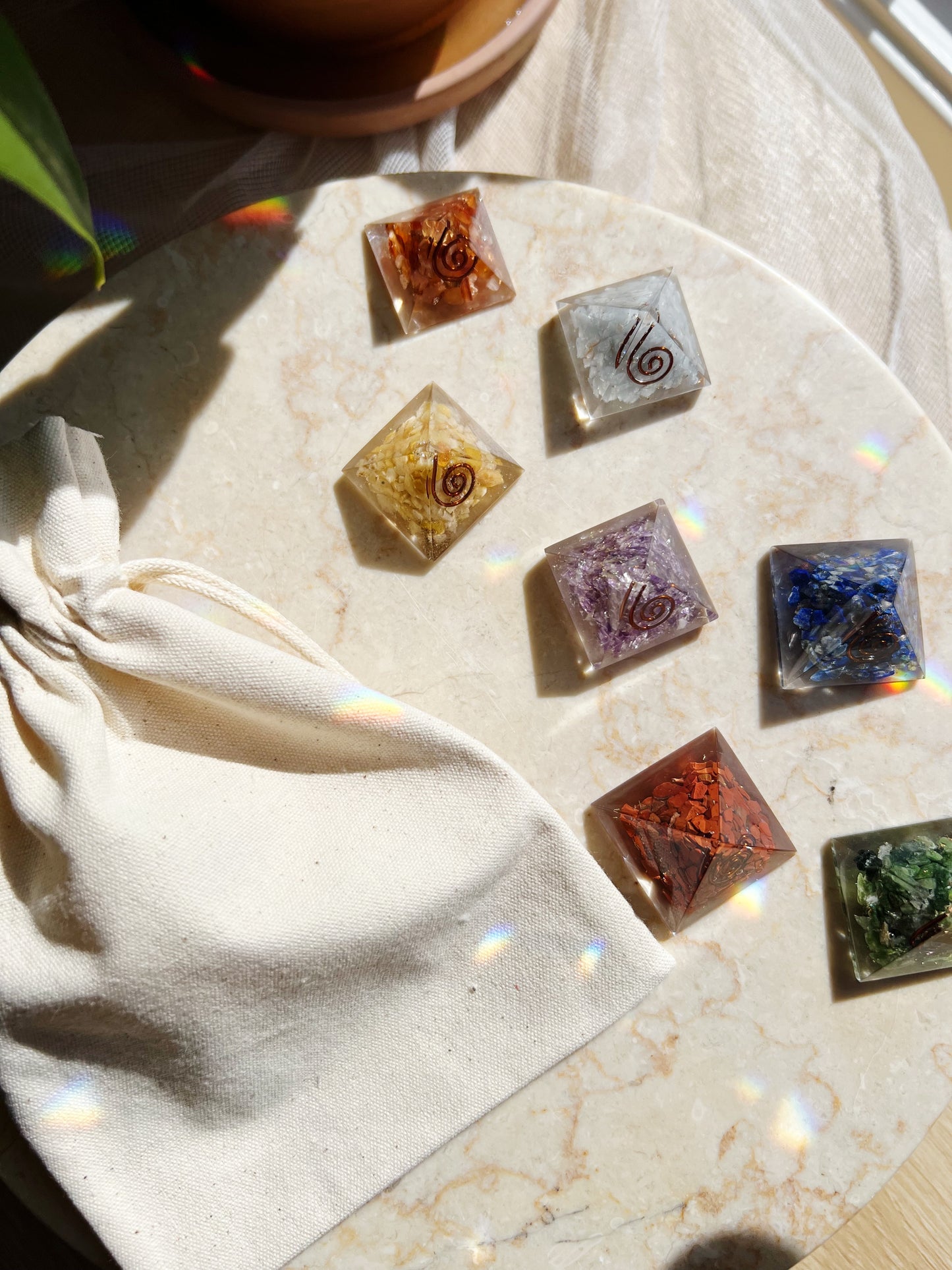 Orgonite Pyramide Pakke - 7 Chakraer