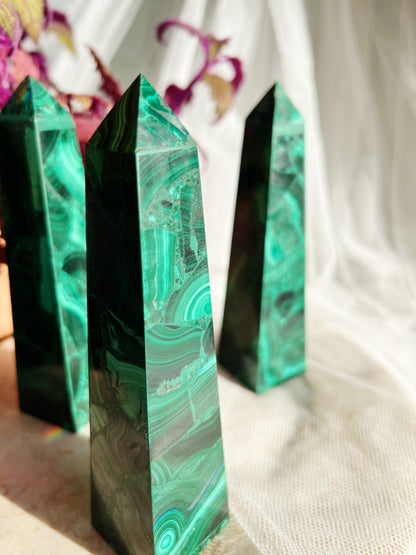 Malakitt Krystalltårn – 15cm