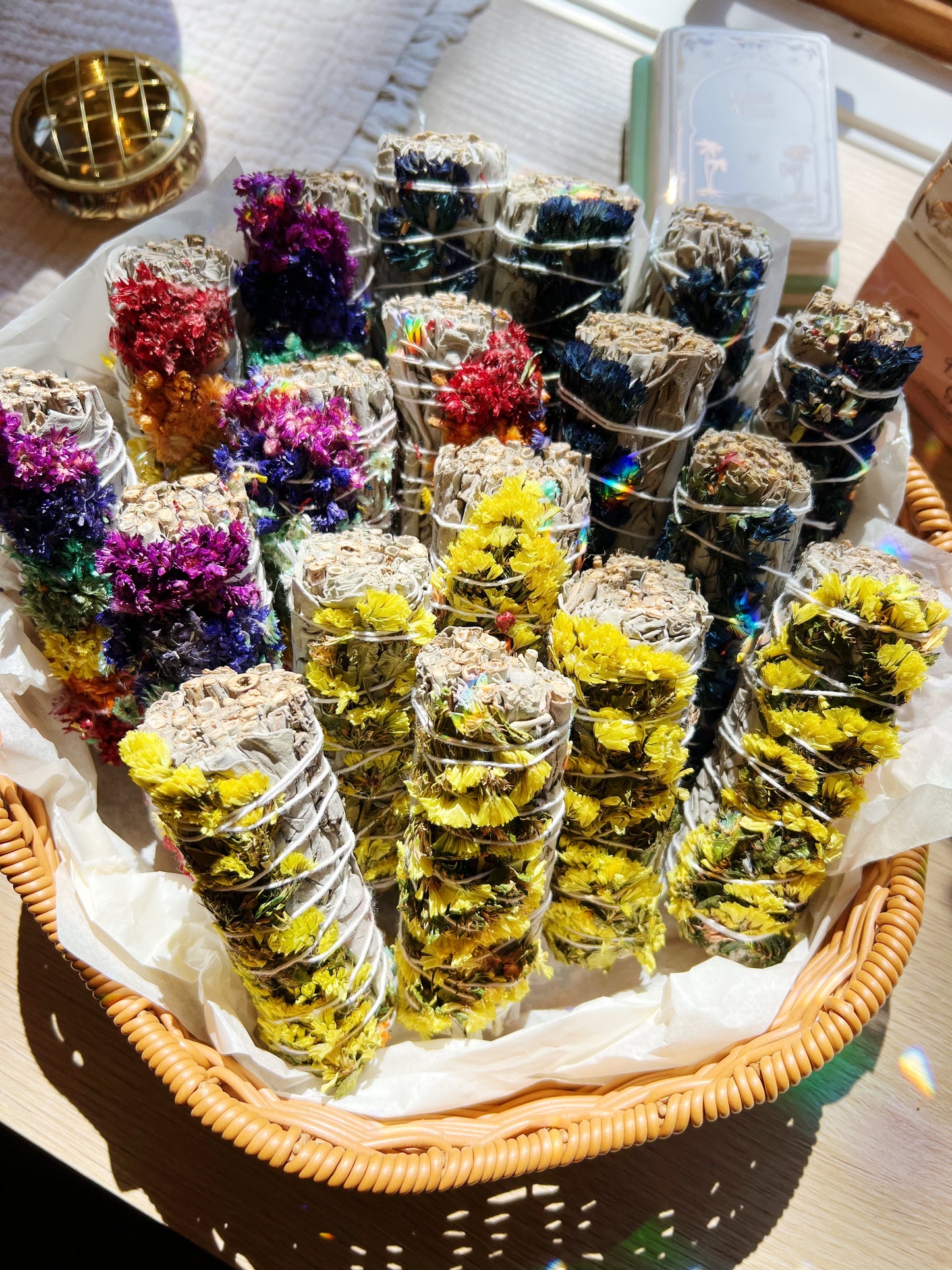 Hvit Salvie med Gul Sinuata Smudge Stick