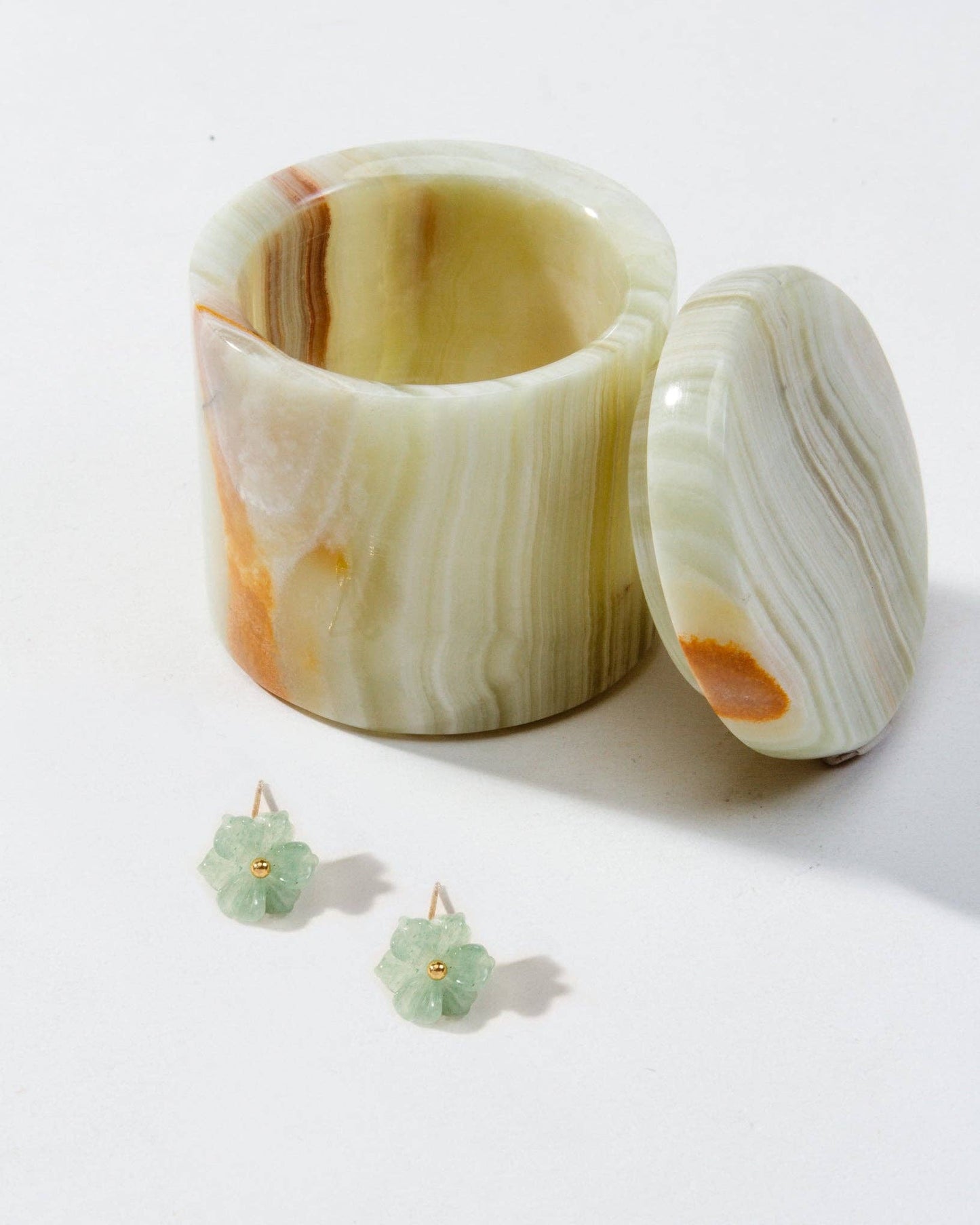 Calmly Organized Kalsitt Smykkeskrin & Grønn Aventurin Blomsterøreringer Sett