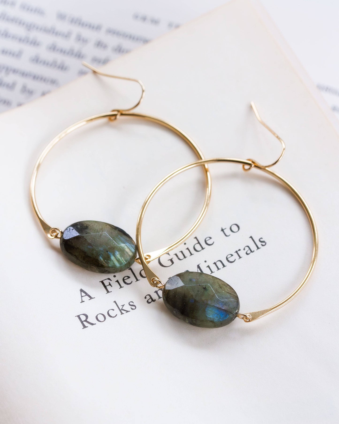 Loophole Gemstone Hoop Øreringer - Labradorite