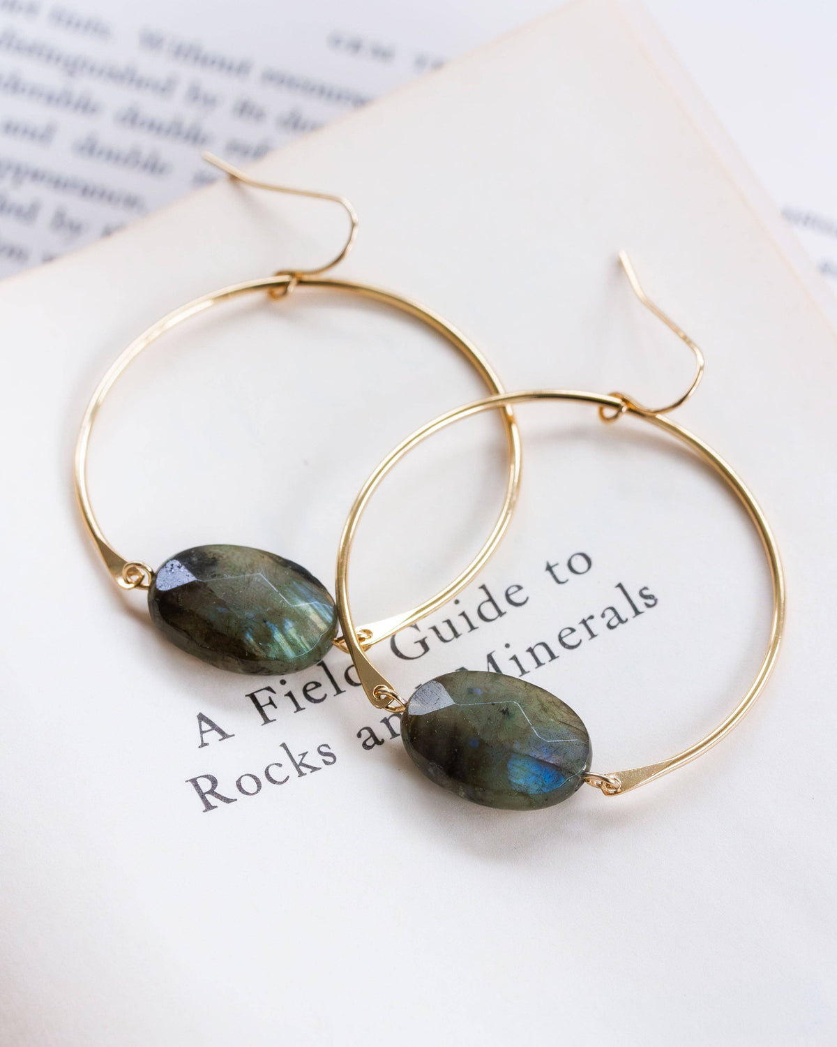 Loophole Gemstone Hoop Øreringer - Labradorite