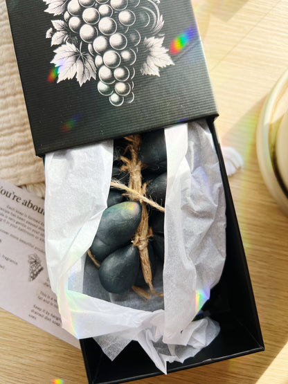 Håndlaget Drueklase Såpe - 100% Olivenolje (Svart)