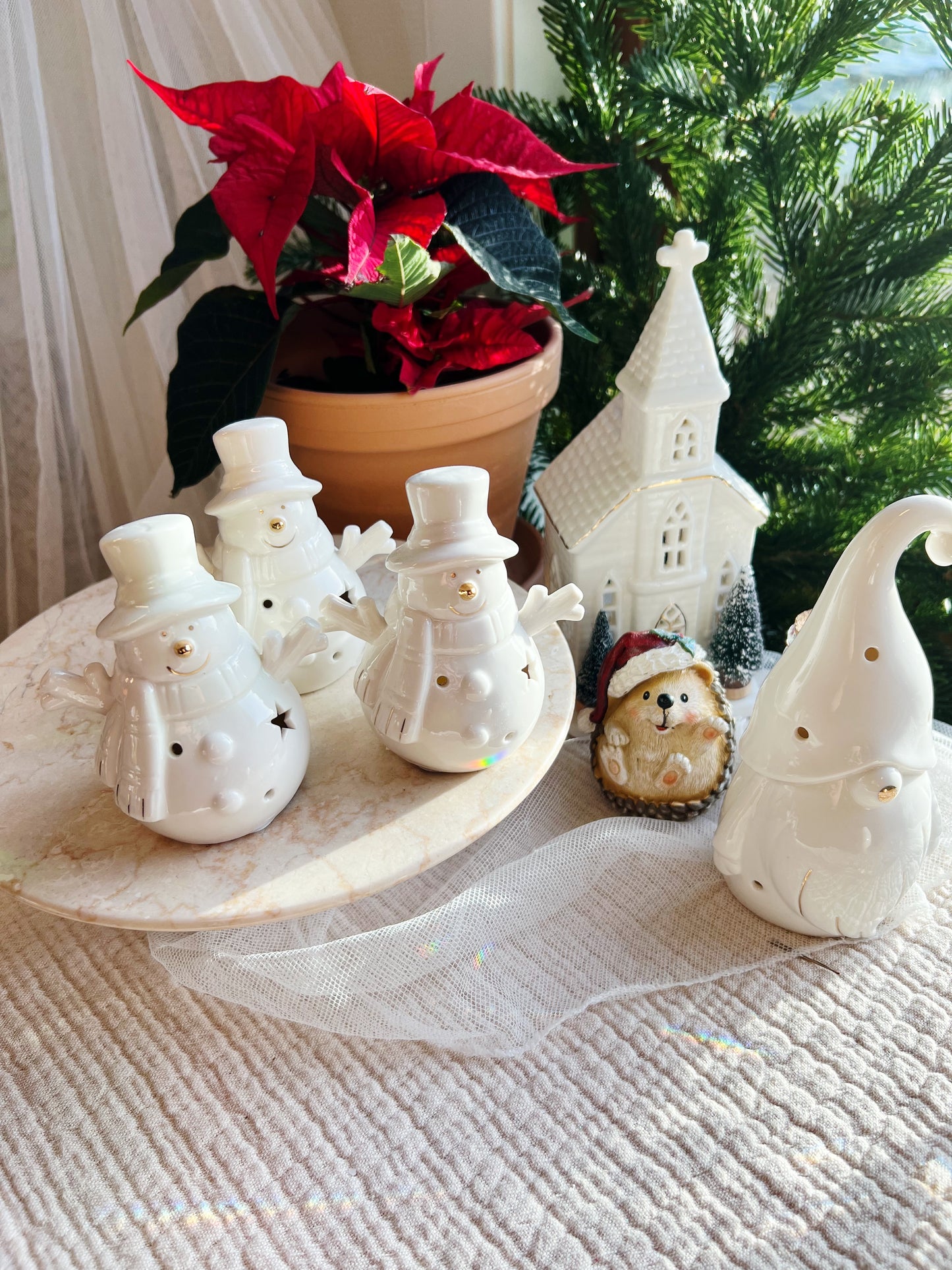 Frosty Jolly – liten snømann med LED-lys – 6 x 9 x 10 cm