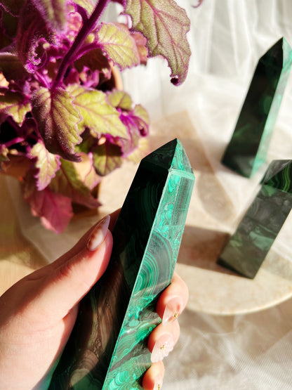 Malakitt Krystalltårn – 15cm