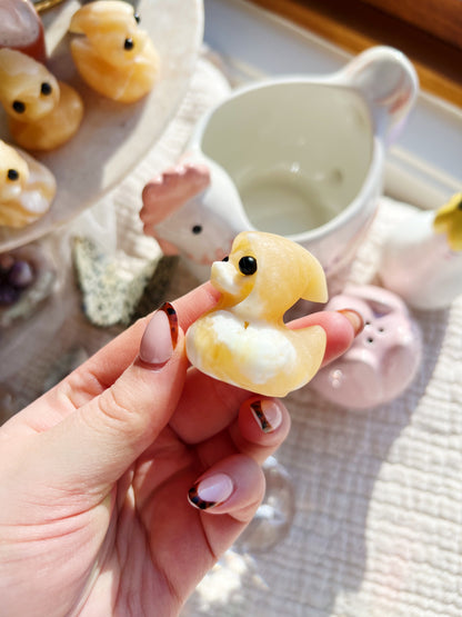 Gul Kalsitt Krystall Andefigur med Hette 4x4 cm