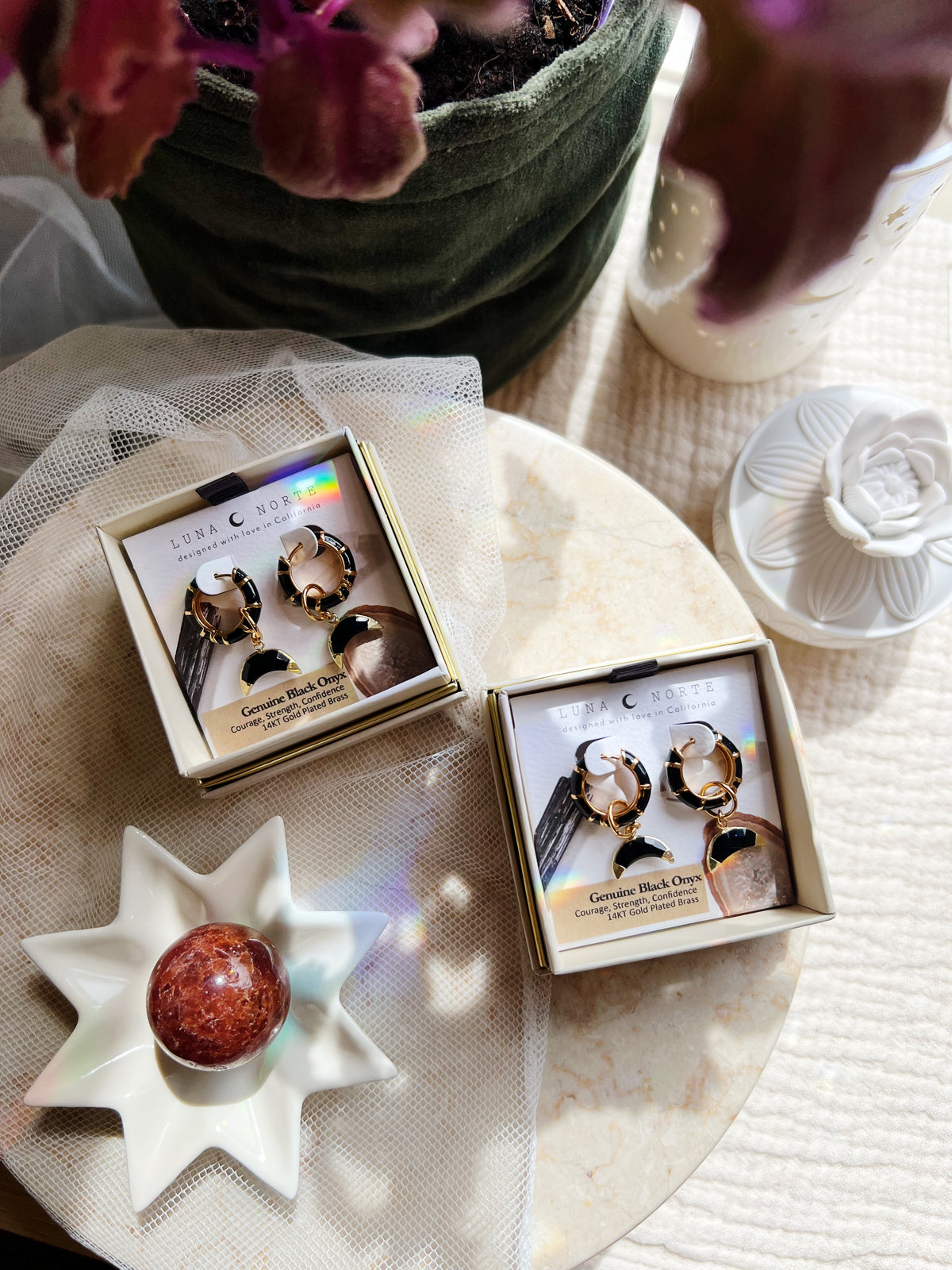 Night Crescent Charm Huggie Hoops Øreringer