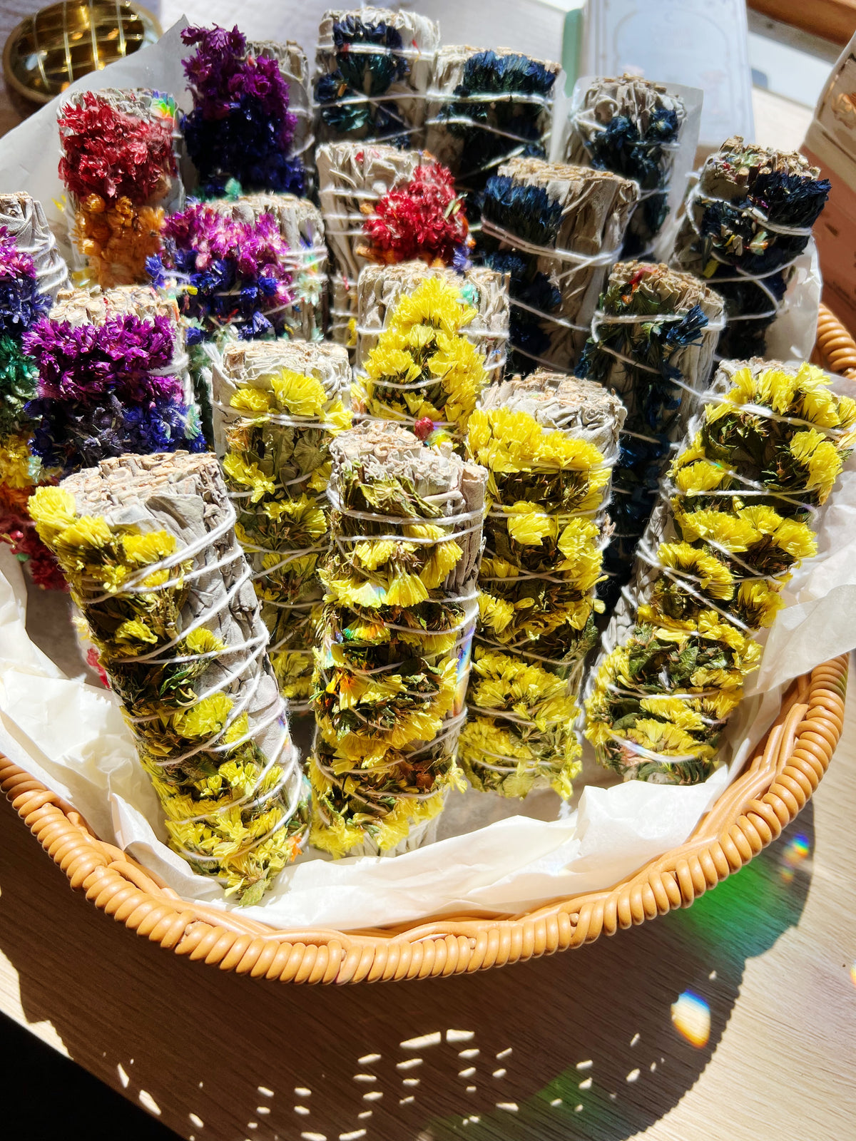 Hvit Salvie med Gul Sinuata Smudge Stick