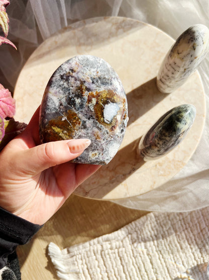 Merlinite Krystall Freeforms – 250-320g