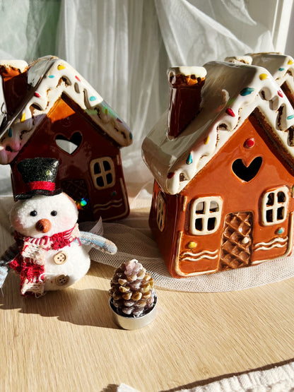 Keramisk Pepperkakehus – Telysholder